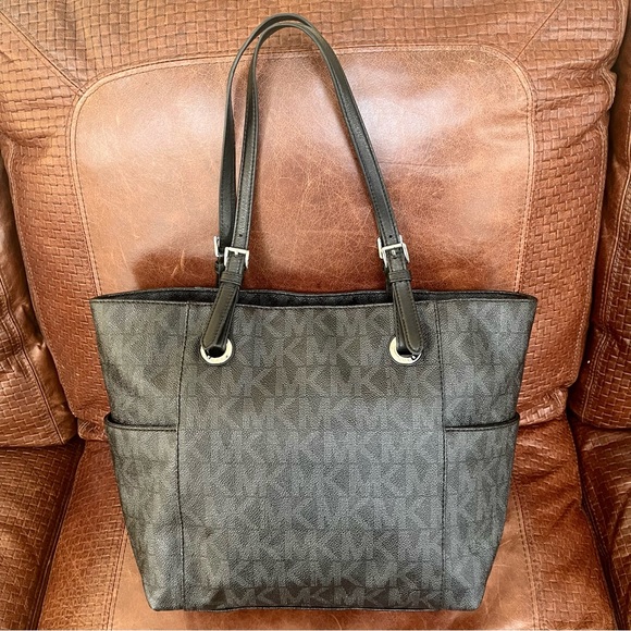 Michael Kors Monogram Logo Print Jet Set East West Tote Bag - Picture 5 of 9